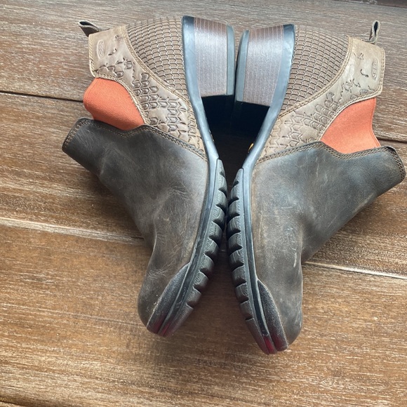 KEEN Morrison Chelsea Ankle Dress Boots Womens Brown Leather 2" Heels - Picture 8 of 9